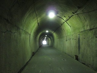 花山トンネル2