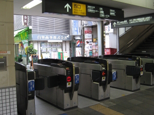 東急東横線白楽駅2